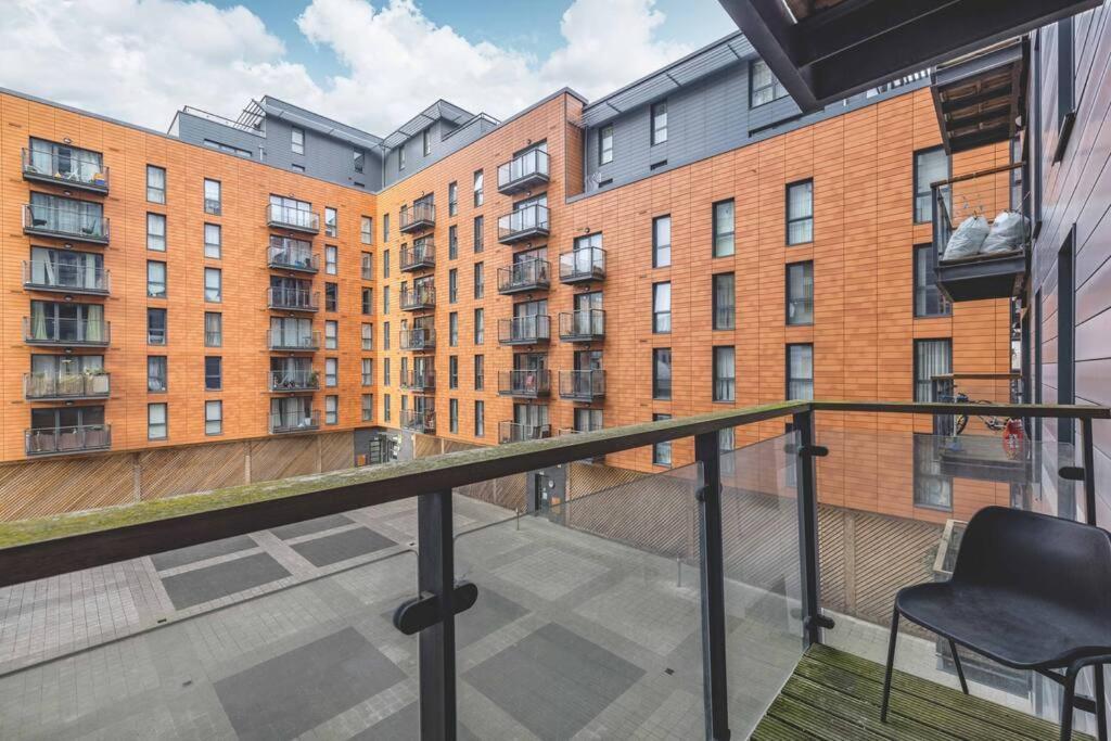 Ferienwohnung 2 Bed At Slough Station & Parking - London In 20 Mins Exterior foto