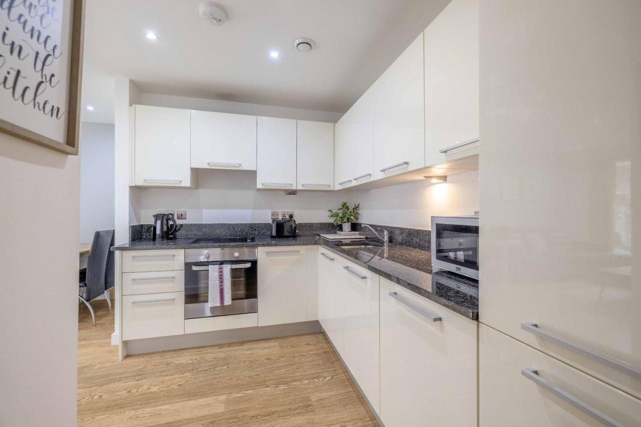Ferienwohnung 2 Bed At Slough Station & Parking - London In 20 Mins Exterior foto