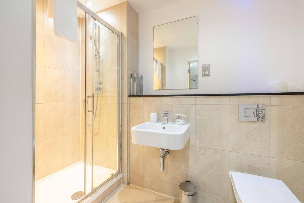 Ferienwohnung 2 Bed At Slough Station & Parking - London In 20 Mins Exterior foto