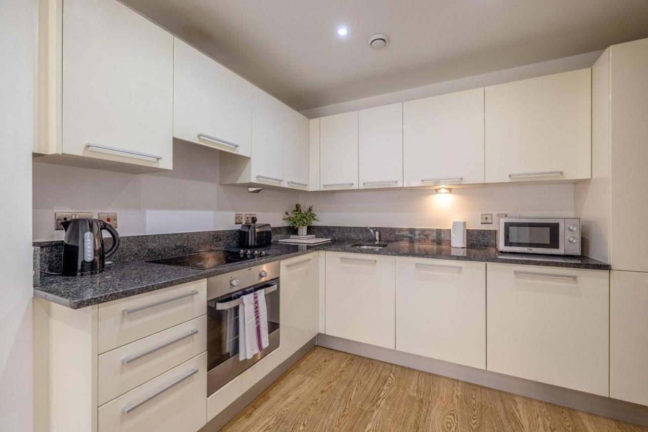 Ferienwohnung 2 Bed At Slough Station & Parking - London In 20 Mins Exterior foto