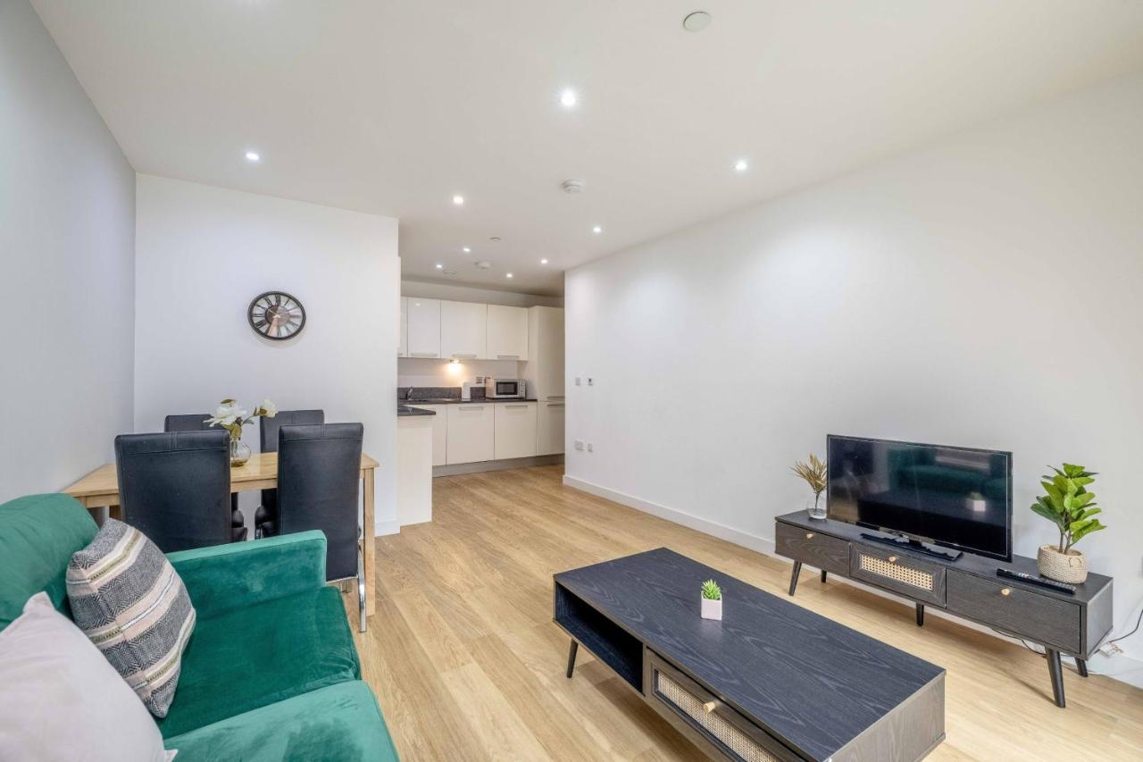 Ferienwohnung 2 Bed At Slough Station & Parking - London In 20 Mins Exterior foto