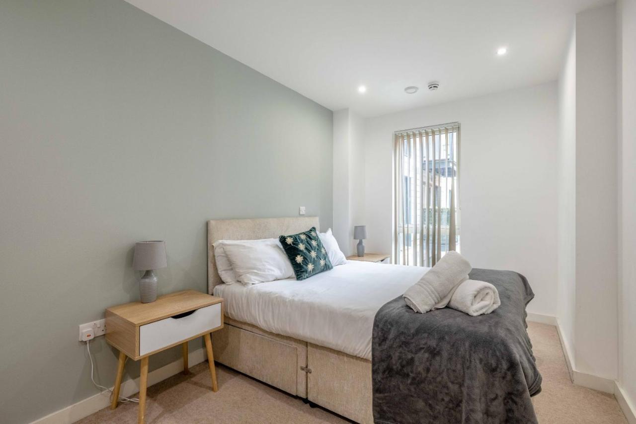 Ferienwohnung 2 Bed At Slough Station & Parking - London In 20 Mins Exterior foto