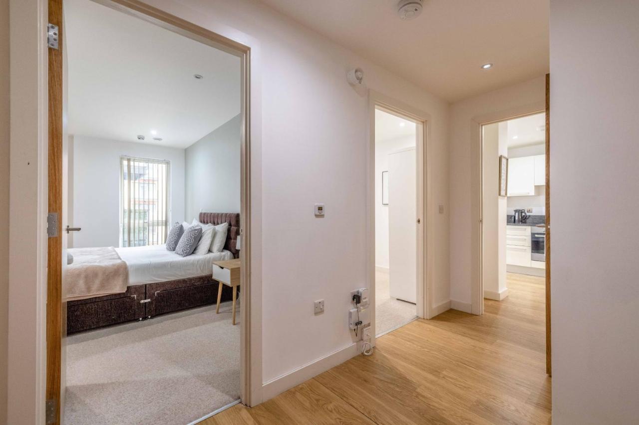 Ferienwohnung 2 Bed At Slough Station & Parking - London In 20 Mins Exterior foto