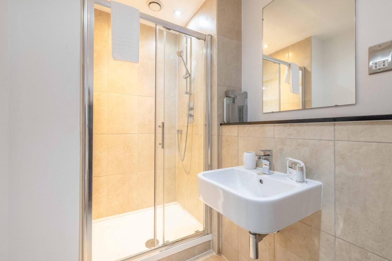 Ferienwohnung 2 Bed At Slough Station & Parking - London In 20 Mins Exterior foto